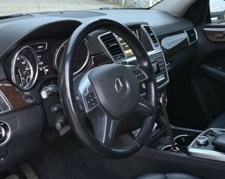 Черный Мерседес МЛ 350, объемом двигателя 3 л и пробегом 260 тыс. км за 15000 $, фото 2 на Automoto.ua