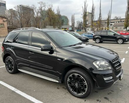 Черный Мерседес МЛ 350, объемом двигателя 3.5 л и пробегом 128 тыс. км за 15200 $, фото 5 на Automoto.ua