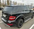 Черный Мерседес МЛ 350, объемом двигателя 3.5 л и пробегом 128 тыс. км за 15200 $, фото 3 на Automoto.ua