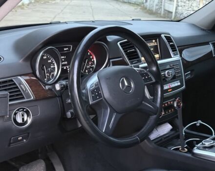 Черный Мерседес МЛ 350, объемом двигателя 3 л и пробегом 260 тыс. км за 15000 $, фото 3 на Automoto.ua