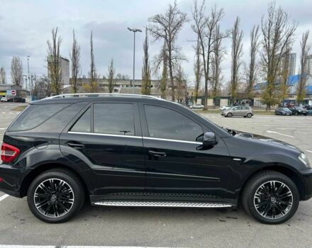 Черный Мерседес МЛ 350, объемом двигателя 3.5 л и пробегом 128 тыс. км за 15200 $, фото 4 на Automoto.ua