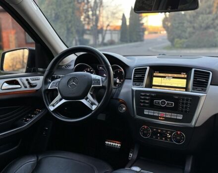 Чорний Мерседес МЛ 350, об'ємом двигуна 3 л та пробігом 274 тис. км за 19700 $, фото 4 на Automoto.ua