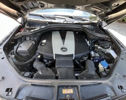 Черный Мерседес МЛ 350, объемом двигателя 3 л и пробегом 293 тыс. км за 24000 $, фото 18 на Automoto.ua