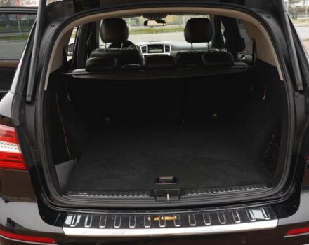 Черный Мерседес МЛ 350, объемом двигателя 3 л и пробегом 255 тыс. км за 25000 $, фото 20 на Automoto.ua