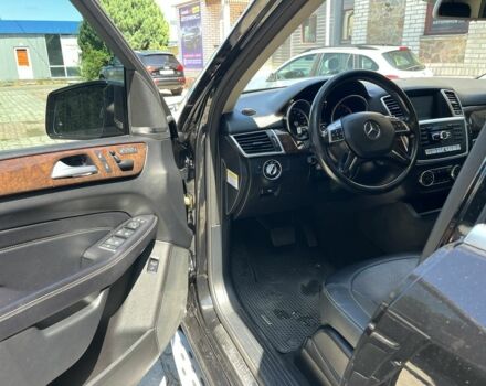 Черный Мерседес МЛ 350, объемом двигателя 3 л и пробегом 293 тыс. км за 24000 $, фото 4 на Automoto.ua