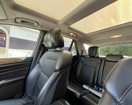 Черный Мерседес МЛ 350, объемом двигателя 3 л и пробегом 293 тыс. км за 24000 $, фото 9 на Automoto.ua