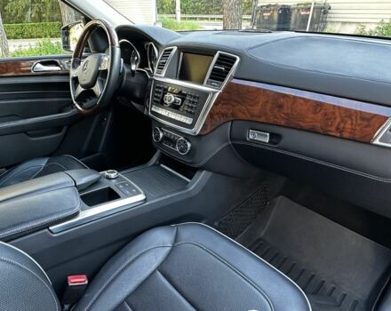 Черный Мерседес МЛ 350, объемом двигателя 3 л и пробегом 100 тыс. км за 30000 $, фото 4 на Automoto.ua