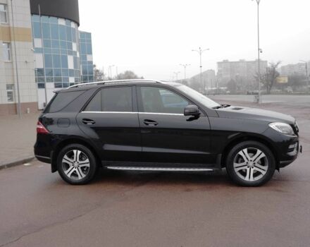 Черный Мерседес МЛ 350, объемом двигателя 3 л и пробегом 255 тыс. км за 25000 $, фото 4 на Automoto.ua