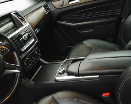 Черный Мерседес МЛ 350, объемом двигателя 3 л и пробегом 255 тыс. км за 25000 $, фото 14 на Automoto.ua