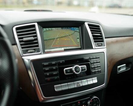 Черный Мерседес МЛ 350, объемом двигателя 3 л и пробегом 255 тыс. км за 25000 $, фото 12 на Automoto.ua