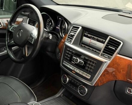 Черный Мерседес МЛ 350, объемом двигателя 3.5 л и пробегом 331 тыс. км за 16950 $, фото 21 на Automoto.ua