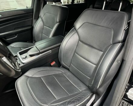 Черный Мерседес МЛ 350, объемом двигателя 3.5 л и пробегом 109 тыс. км за 19800 $, фото 12 на Automoto.ua