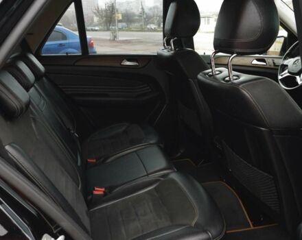 Черный Мерседес МЛ 350, объемом двигателя 3 л и пробегом 255 тыс. км за 25000 $, фото 18 на Automoto.ua