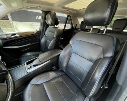 Черный Мерседес МЛ 350, объемом двигателя 3 л и пробегом 293 тыс. км за 24000 $, фото 7 на Automoto.ua