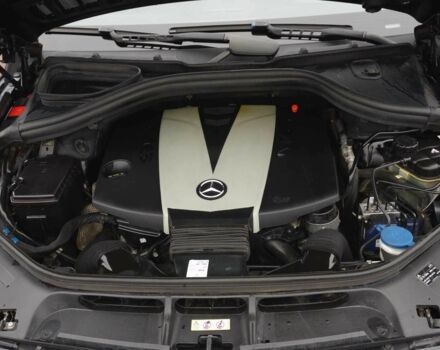 Черный Мерседес МЛ 350, объемом двигателя 3 л и пробегом 255 тыс. км за 25000 $, фото 21 на Automoto.ua