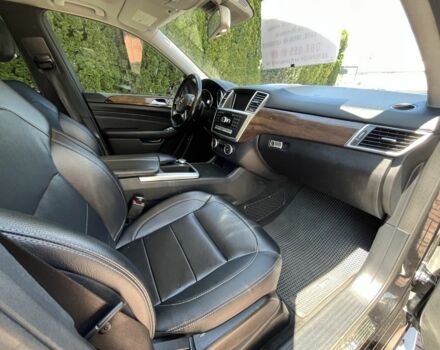 Черный Мерседес МЛ 350, объемом двигателя 3 л и пробегом 293 тыс. км за 24000 $, фото 15 на Automoto.ua