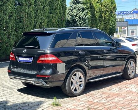 Черный Мерседес МЛ 350, объемом двигателя 3 л и пробегом 293 тыс. км за 24000 $, фото 3 на Automoto.ua