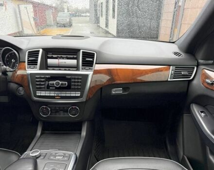 Черный Мерседес МЛ 350, объемом двигателя 3.5 л и пробегом 331 тыс. км за 16950 $, фото 20 на Automoto.ua