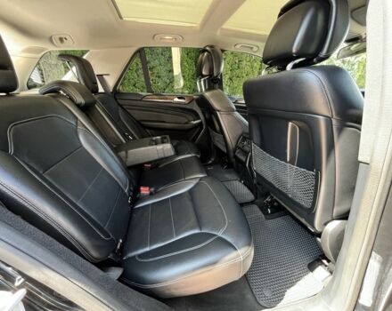 Черный Мерседес МЛ 350, объемом двигателя 3 л и пробегом 293 тыс. км за 24000 $, фото 14 на Automoto.ua