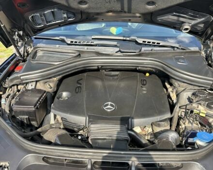 Черный Мерседес МЛ 350, объемом двигателя 3 л и пробегом 350 тыс. км за 29950 $, фото 4 на Automoto.ua