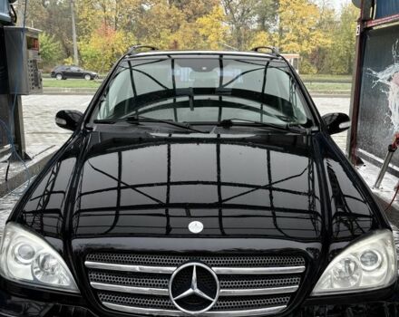 Черный Мерседес МЛ 350, объемом двигателя 3.5 л и пробегом 230 тыс. км за 6700 $, фото 1 на Automoto.ua