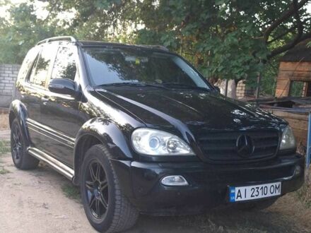 Черный Мерседес МЛ 350, объемом двигателя 3.7 л и пробегом 325 тыс. км за 5555 $, фото 1 на Automoto.ua