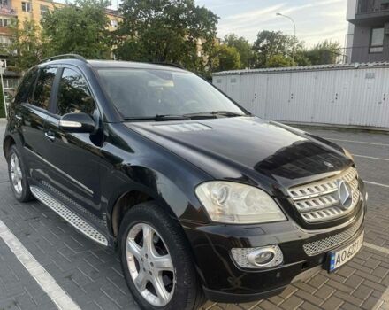 Черный Мерседес МЛ 350, объемом двигателя 3.5 л и пробегом 208 тыс. км за 7700 $, фото 1 на Automoto.ua