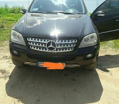 Чорний Мерседес МЛ 350, об'ємом двигуна 3.5 л та пробігом 167 тис. км за 9500 $, фото 1 на Automoto.ua