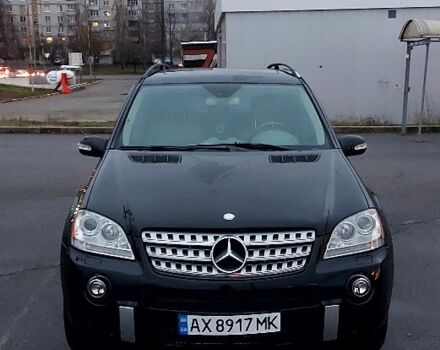 Черный Мерседес МЛ 350, объемом двигателя 3.5 л и пробегом 310 тыс. км за 9900 $, фото 1 на Automoto.ua