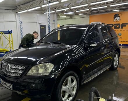 Черный Мерседес МЛ 350, объемом двигателя 3.5 л и пробегом 242 тыс. км за 9499 $, фото 1 на Automoto.ua