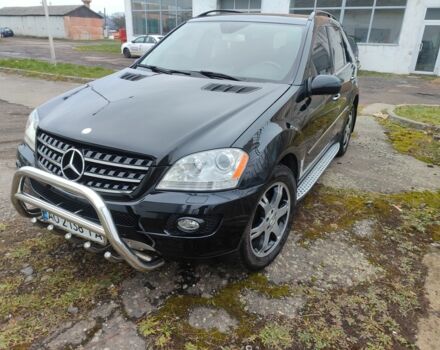 Черный Мерседес МЛ 350, объемом двигателя 3.5 л и пробегом 400 тыс. км за 11000 $, фото 1 на Automoto.ua