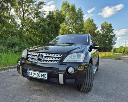 Черный Мерседес МЛ 350, объемом двигателя 3.5 л и пробегом 262 тыс. км за 10000 $, фото 1 на Automoto.ua