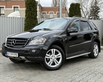 Черный Мерседес МЛ 350, объемом двигателя 3.5 л и пробегом 240 тыс. км за 6900 $, фото 1 на Automoto.ua