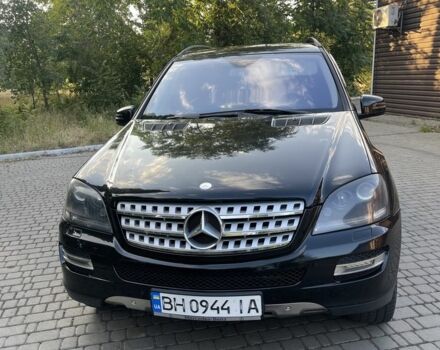 Черный Мерседес МЛ 350, объемом двигателя 3.5 л и пробегом 70 тыс. км за 11000 $, фото 1 на Automoto.ua
