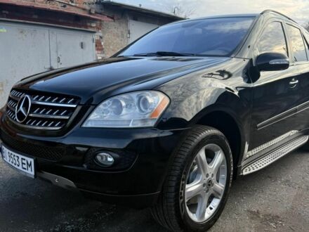 Черный Мерседес МЛ 350, объемом двигателя 3.5 л и пробегом 230 тыс. км за 12800 $, фото 1 на Automoto.ua