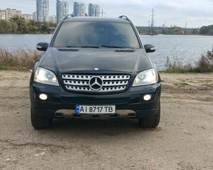 Черный Мерседес МЛ 350, объемом двигателя 3.5 л и пробегом 234 тыс. км за 13500 $, фото 1 на Automoto.ua