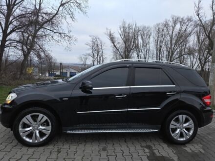Чорний Мерседес МЛ 350, об'ємом двигуна 3 л та пробігом 334 тис. км за 17300 $, фото 1 на Automoto.ua