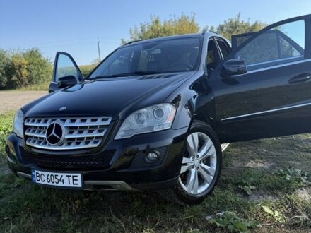 Мерседес МЛ 350 2011 в Львове на Automoto.ua Черный Мерседес МЛ 350, объемом двигателя 3 л и пробегом 286 тыс. км за 17700 $, фото 1 на Automoto.ua