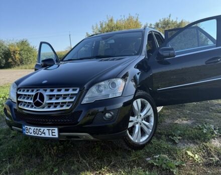 Чорний Мерседес МЛ 350, об'ємом двигуна 3 л та пробігом 286 тис. км за 17700 $, фото 1 на Automoto.ua
