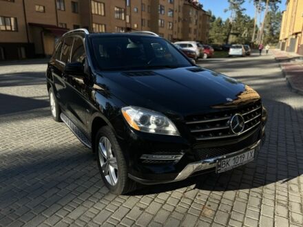 Мерседес МЛ 350 2011 в Ровно на Automoto.ua Черный Мерседес МЛ 350, объемом двигателя 3 л и пробегом 260 тыс. км за 20000 $, фото 1 на Automoto.ua