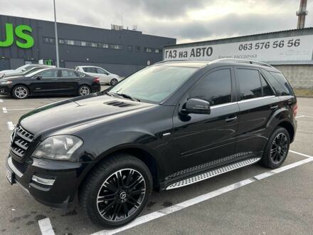 Черный Мерседес МЛ 350, объемом двигателя 3.5 л и пробегом 128 тыс. км за 15200 $, фото 1 на Automoto.ua