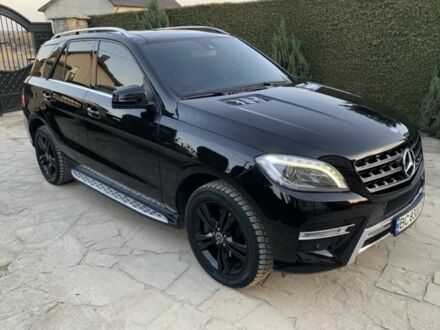 Чорний Мерседес МЛ 350, об'ємом двигуна 3 л та пробігом 290 тис. км за 22000 $, фото 1 на Automoto.ua