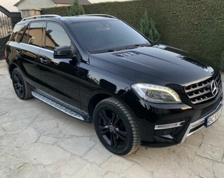 Черный Мерседес МЛ 350, объемом двигателя 3 л и пробегом 290 тыс. км за 22000 $, фото 1 на Automoto.ua