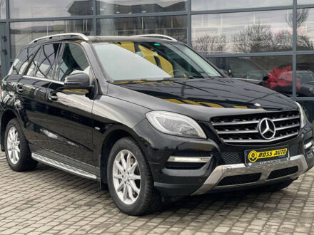 Мерседес МЛ 350 2012 в Ивано-Франковске на Automoto.ua Черный Мерседес МЛ 350, объемом двигателя 3 л и пробегом 290 тыс. км за 20500 $, фото 1 на Automoto.ua