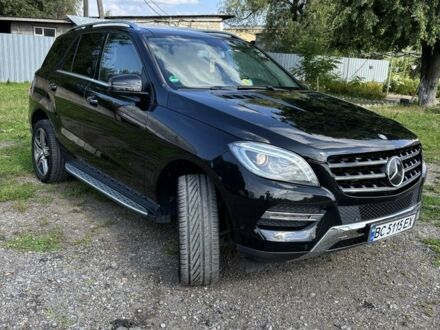 Черный Мерседес МЛ 350, объемом двигателя 3 л и пробегом 350 тыс. км за 29950 $, фото 1 на Automoto.ua