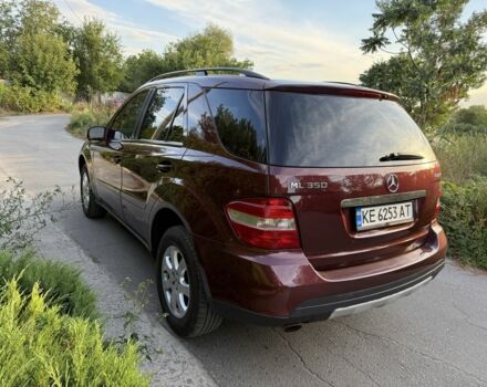 Червоний Мерседес МЛ 350, об'ємом двигуна 3.7 л та пробігом 175 тис. км за 11400 $, фото 3 на Automoto.ua