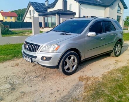 Серый Мерседес МЛ 350, объемом двигателя 3.5 л и пробегом 303 тыс. км за 8999 $, фото 11 на Automoto.ua