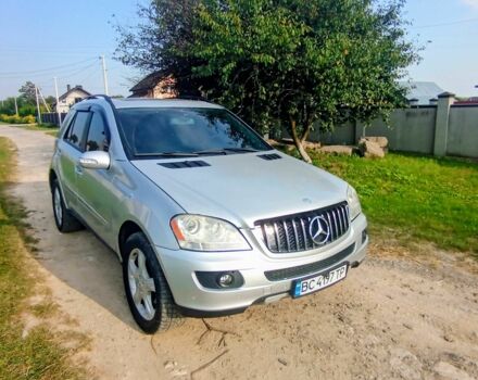 Серый Мерседес МЛ 350, объемом двигателя 3.5 л и пробегом 303 тыс. км за 8999 $, фото 15 на Automoto.ua