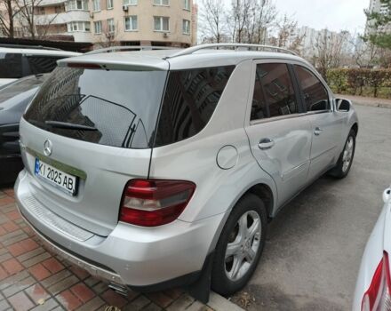 Серый Мерседес МЛ 350, объемом двигателя 3.5 л и пробегом 309 тыс. км за 8700 $, фото 4 на Automoto.ua