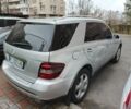 Серый Мерседес МЛ 350, объемом двигателя 3.5 л и пробегом 309 тыс. км за 8700 $, фото 4 на Automoto.ua